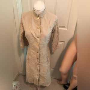 Samsonite dress authentic size US6 tan brass snap closure